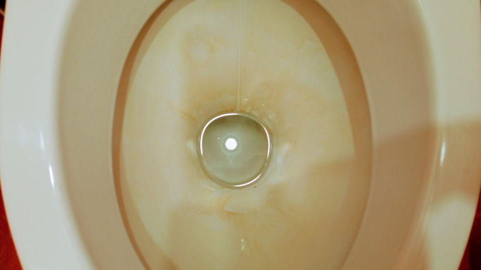 Секрет эффективной чистки унитаза: простое и доступное решение