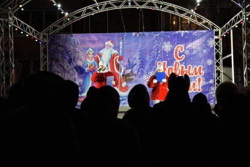 Новогодние гуляния начались в жилых районах Абакана