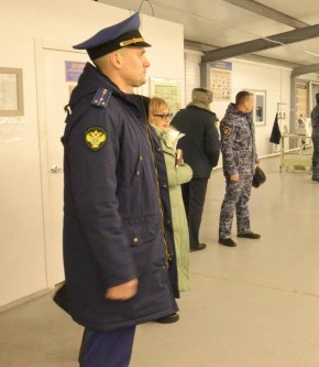 Исполняющий обязанности Абаканского прокурора по надзору за соблюдением законов в исправительных учреждениях Сергей Рамзин проверил условия отбывания наказания и соблюдение прав осужденных в исправительных колониях №№ 29, 31...