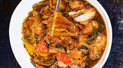 Погружение в корейскую кухню: Тушеная курица с овощами в соевом соусе