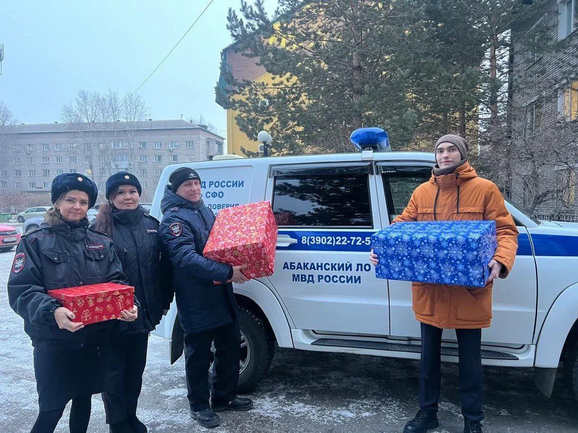 Транспортные полицейские Хакасии подарили новогоднее чудо детям