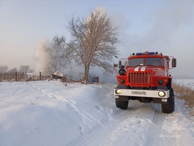 Пять пожаров ликвидировали огнеборцы Хакасии за минувшие сутки