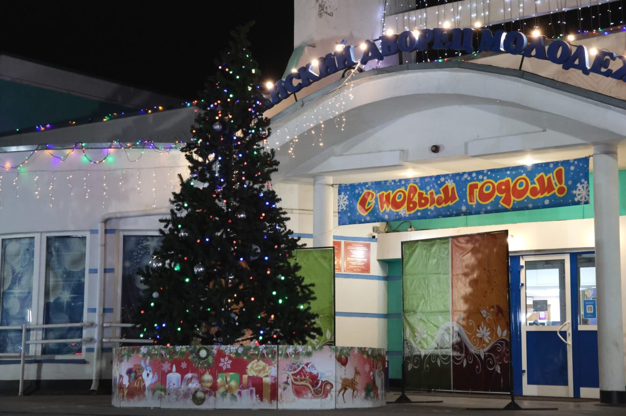 29 декабря на площади перед Абаканским Дворцом Молодёжи развернулось масштабное предновогоднее гуляние под названием «Ах, этот Новый год!», которое подарило жителям и гостям города заряд праздничного настроения и...