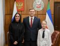 Глава Хакасии исполнил мечту пятиклассницы из Абакана
