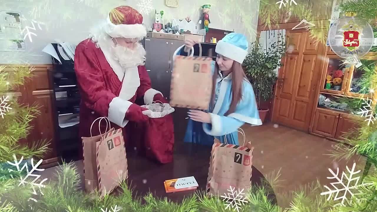 Накануне Нового года полицейские из Шира поздравили с Новым годом подшефную семью