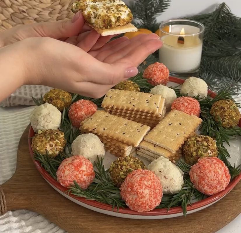 Вкусные закуски в виде шариков: как разнообразить праздничный стол