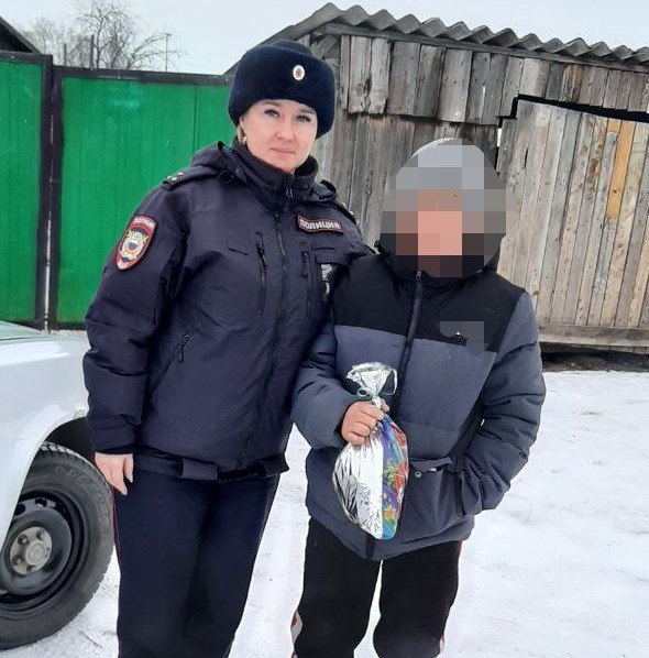 Полицейские Боградского района присоединились к Всероссийской акции «Полицейский Дед Мороз» Полицейские Боградского района присоединились к Всероссийской акции «Полицейский Дед Мороз»