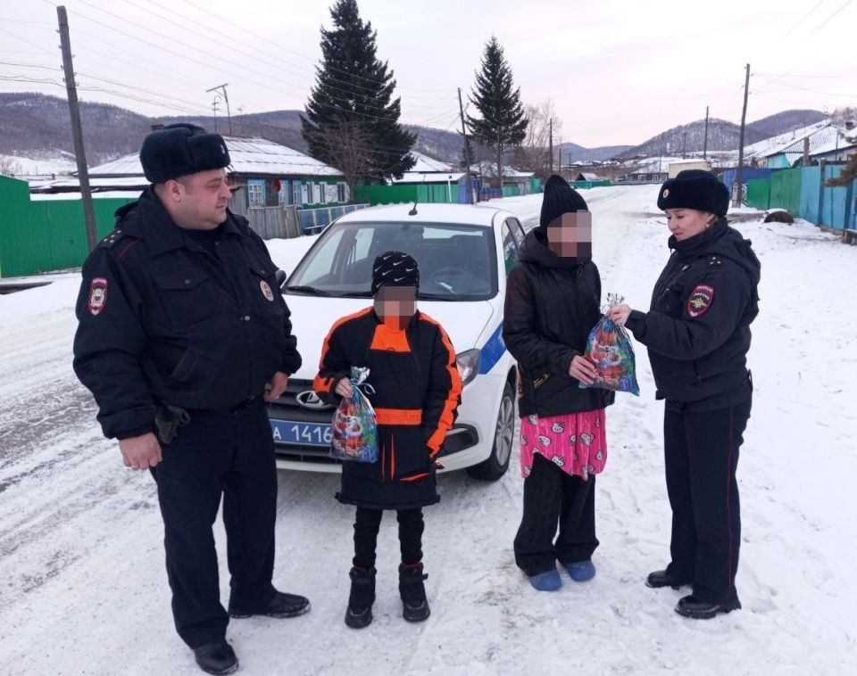 Полицейские Боградского района присоединились к Всероссийской акции «Полицейский Дед Мороз»
