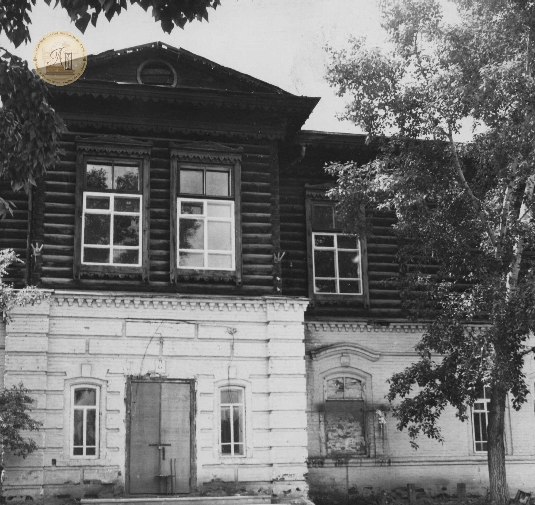 Накануне образования Абакана на территории поселения было три школы: Усть-Абаканская школа-семилетка по улице Набережная, железнодорожная начальная школа, основанная в 1926 году, была в полосе отчуждения ст. Абакан, и...