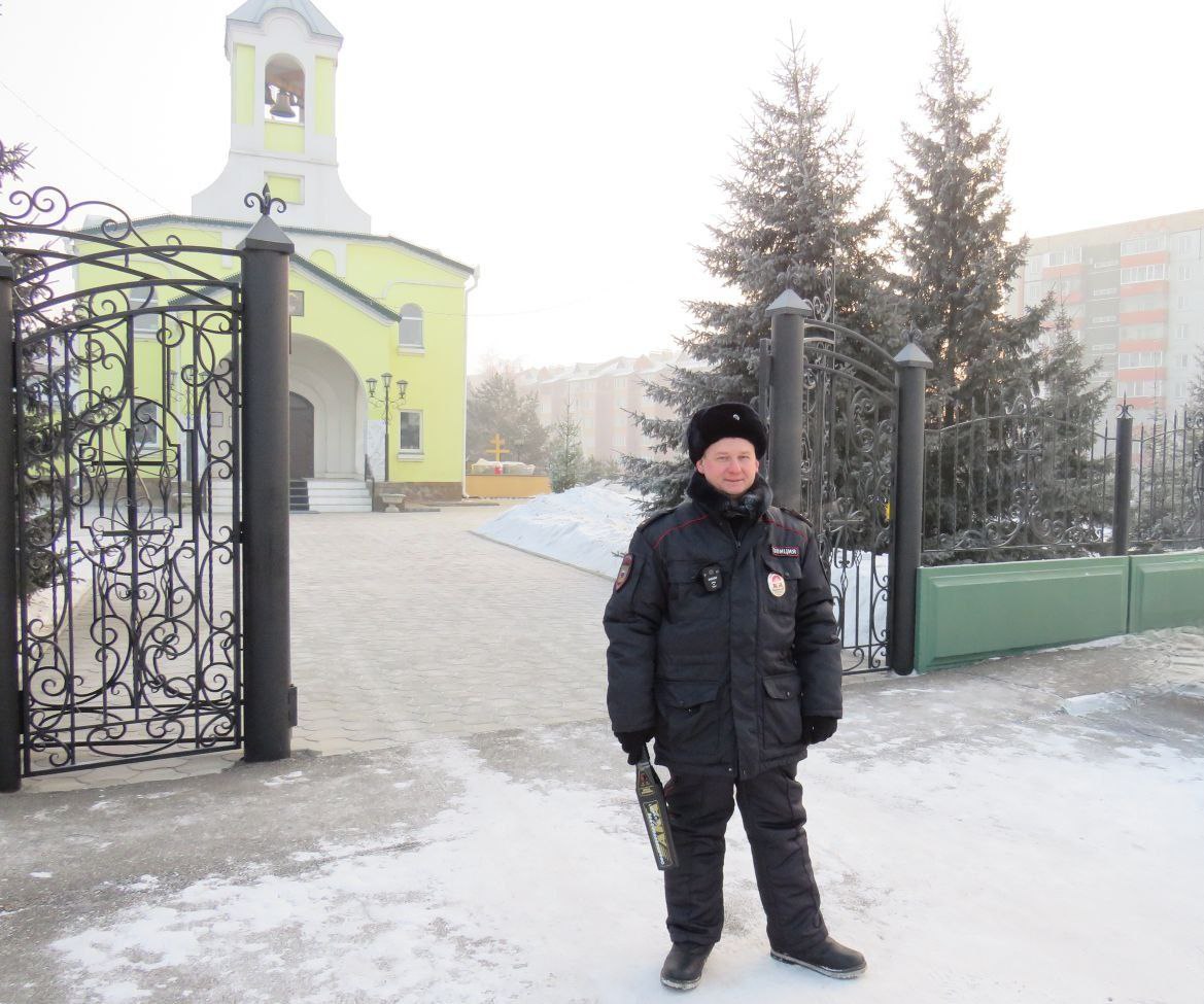В Хакасии правоохранительные органы обеспечили общественный порядок во время Рождественского сочельника и праздничных богослужений В Хакасии правоохранительные органы обеспечили общественный порядок во время Рождественского сочельника и праздничных богослужений