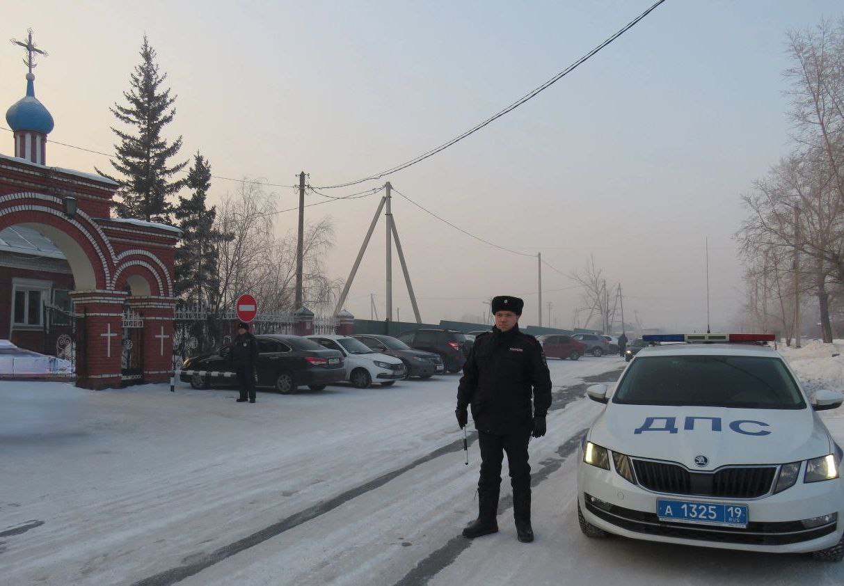 В Хакасии правоохранительные органы обеспечили общественный порядок во время Рождественского сочельника и праздничных богослужений В Хакасии правоохранительные органы обеспечили общественный порядок во время Рождественского сочельника и праздничных богослужений