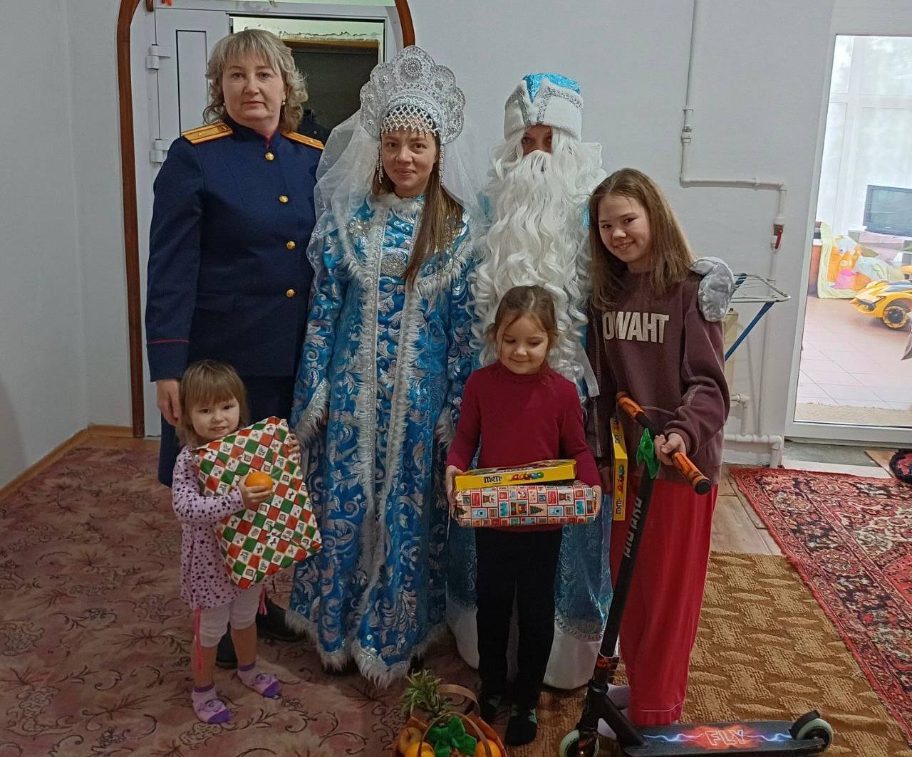 В Республике Хакасия следователи исполнили желания детей в рамках всероссийской акции «Елка желаний» В Республике Хакасия следователи исполнили желания детей в рамках всероссийской акции «Елка желаний»