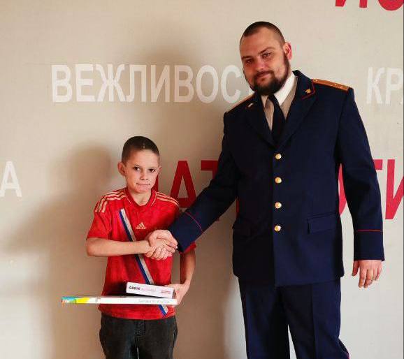 В Республике Хакасия следователи исполнили желания детей в рамках всероссийской акции «Елка желаний» В Республике Хакасия следователи исполнили желания детей в рамках всероссийской акции «Елка желаний»