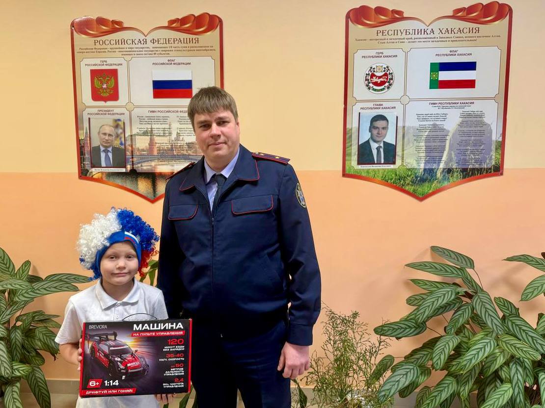 В Республике Хакасия следователи исполнили желания детей в рамках всероссийской акции «Елка желаний» В Республике Хакасия следователи исполнили желания детей в рамках всероссийской акции «Елка желаний»