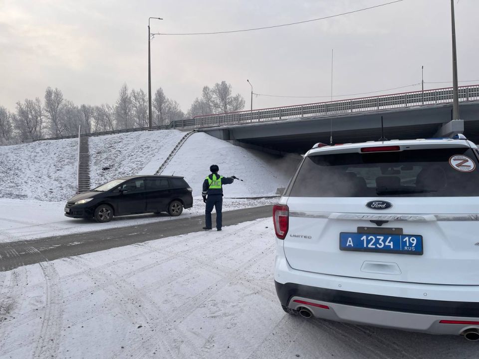 В Хакасии в первые дни нового года за рулем в нетрезвом виде задержаны 73 водителя