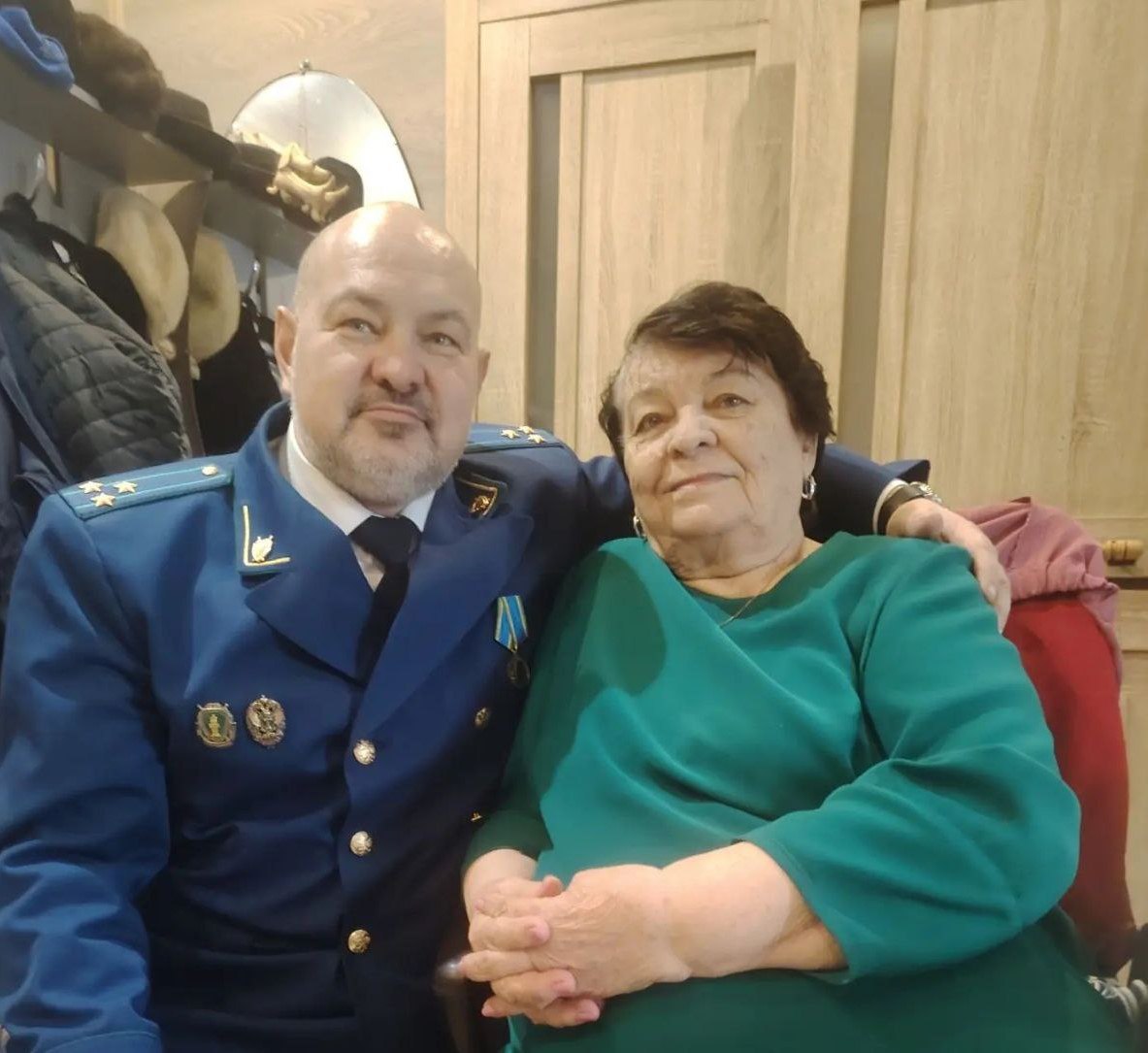 В профессиональный праздник поздравления принимают не только действующие работники прокуратуры, а также ветераны прокуратуры республики, которые с сохранением лучших традиций продолжают передавать свои знания и опыт молодым... В профессиональный праздник поздравления принимают не только действующие работники прокуратуры, а также ветераны прокуратуры республики, которые с сохранением лучших традиций продолжают передавать свои знания и опыт молодым...