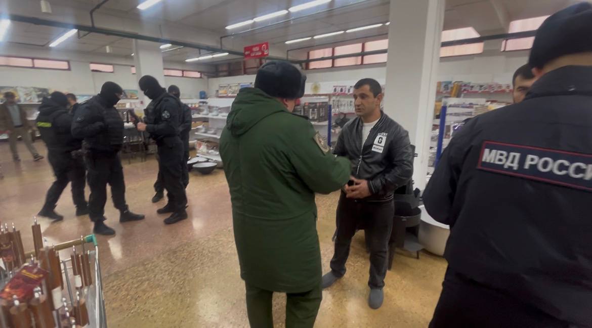 В АБАКАНЕ ПРОШЁЛ ОЧЕРЕДНОЙ МАСШТАБНЫЙ РЕЙД ПО МИГРАНТАМ В АБАКАНЕ ПРОШЁЛ ОЧЕРЕДНОЙ МАСШТАБНЫЙ РЕЙД ПО МИГРАНТАМ