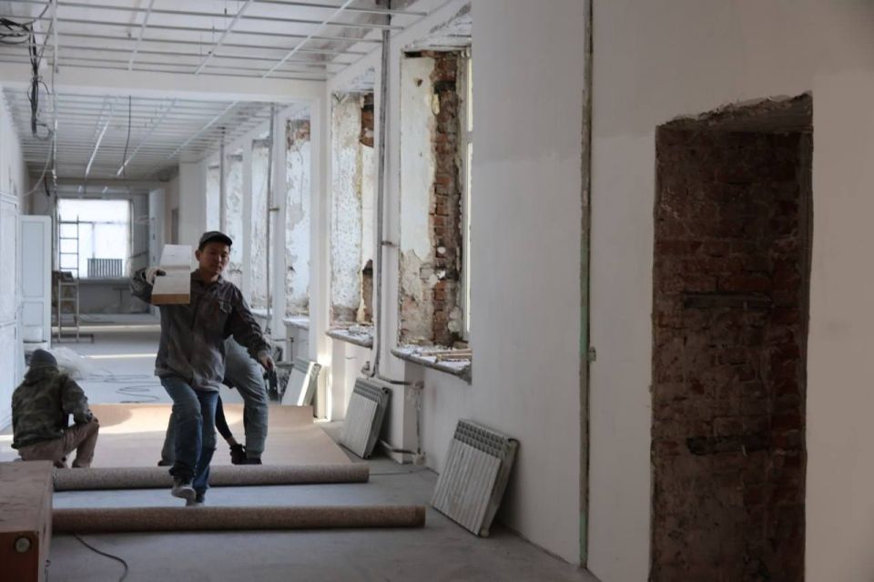 Алексей Лемин: В школе № 1 строители не останавливаются ни на день