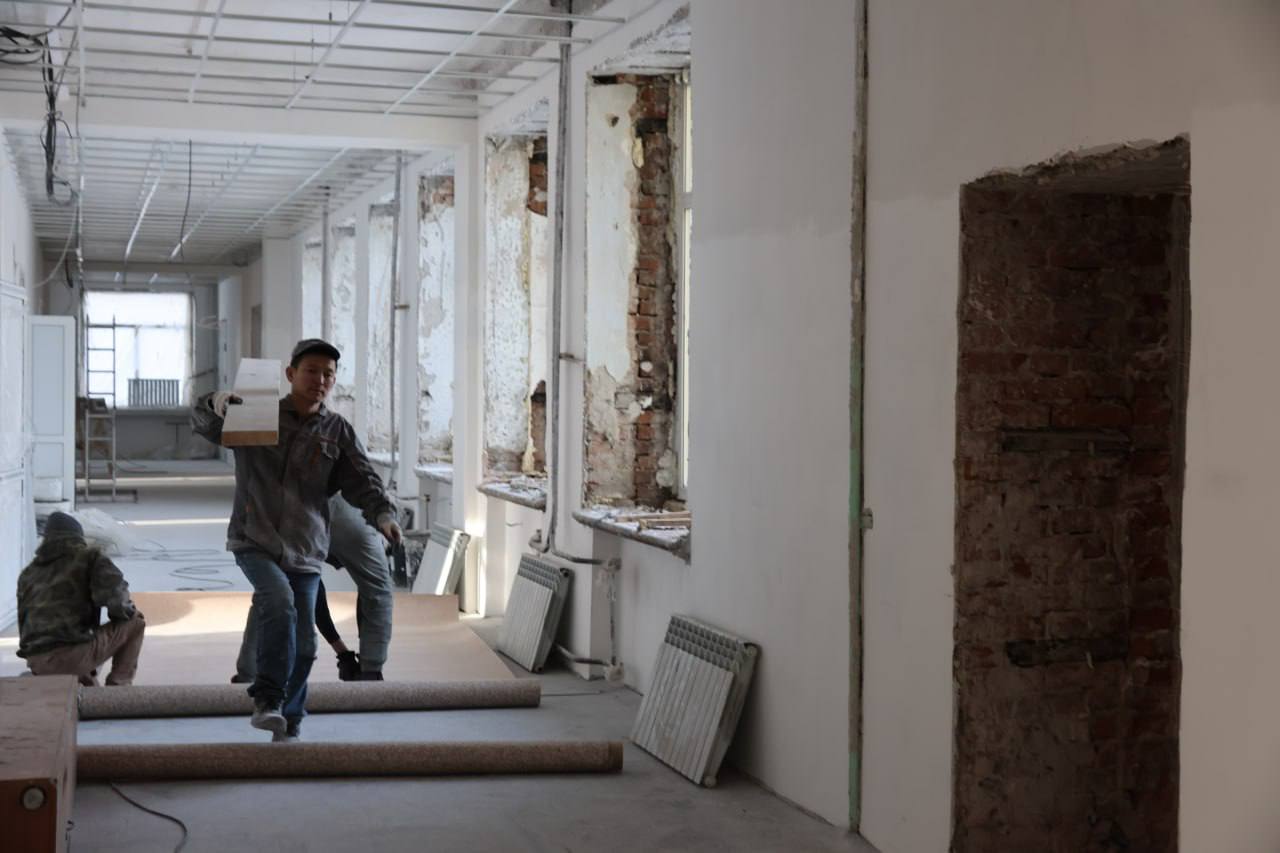 Алексей Лемин: В школе № 1 строители не останавливаются ни на день