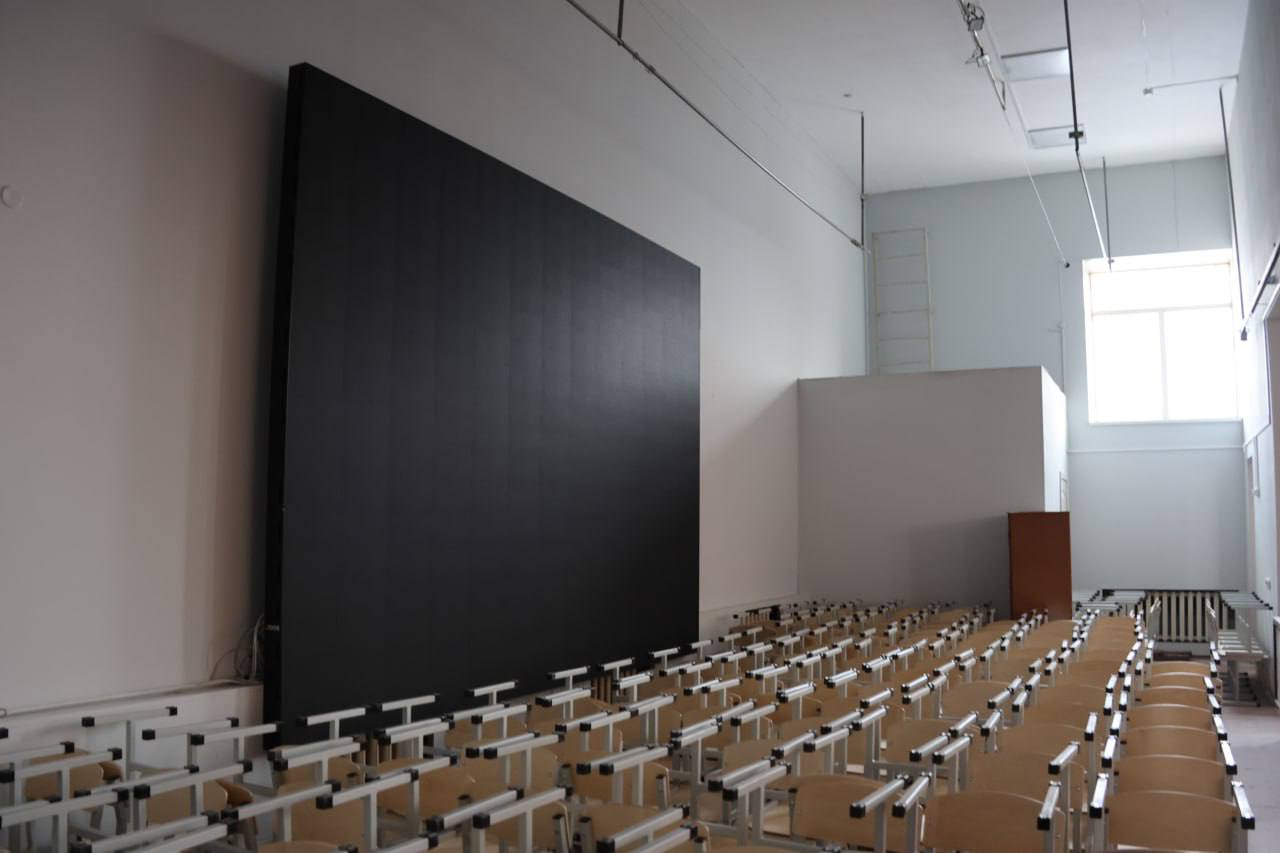 Алексей Лемин: В школе № 1 строители не останавливаются ни на день Алексей Лемин: В школе № 1 строители не останавливаются ни на день