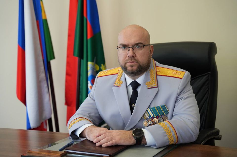 Поздравление руководителя Главного следственного управления Алексея Еремина с 15-летием образования Следственного комитета Российской Федерации!