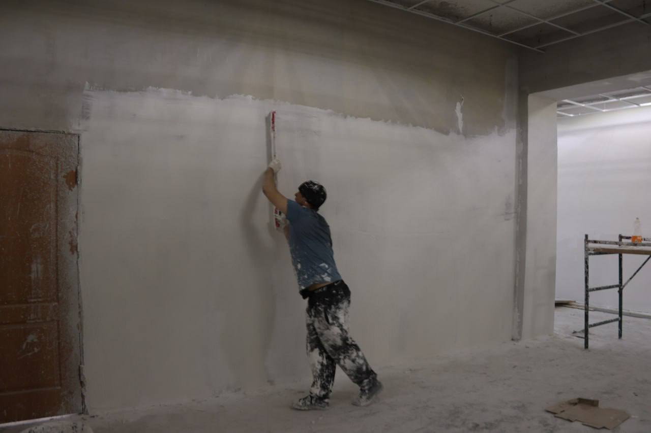 Алексей Лемин: В школе № 1 строители не останавливаются ни на день Алексей Лемин: В школе № 1 строители не останавливаются ни на день