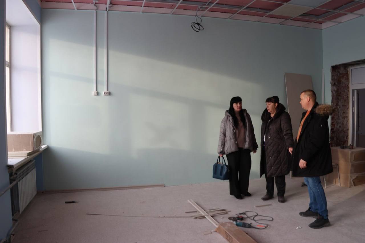 Алексей Лемин: В школе № 1 строители не останавливаются ни на день Алексей Лемин: В школе № 1 строители не останавливаются ни на день