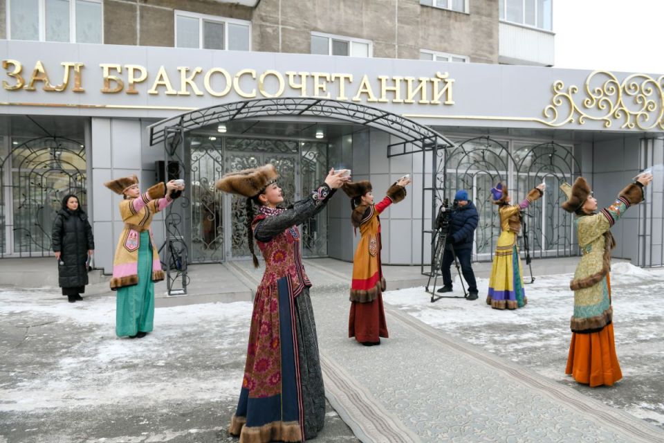 Дворец бракосочетаний в Абакане открылся после капремонта