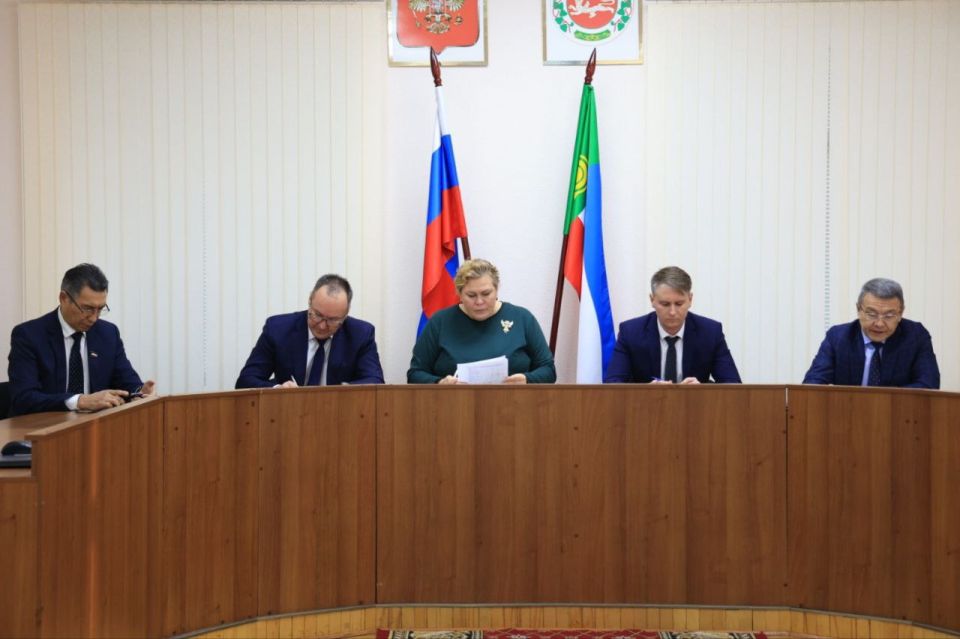 В Верховном Совете Хакасии рассмотрели реализацию программ по сохранению и восстановлению лесов