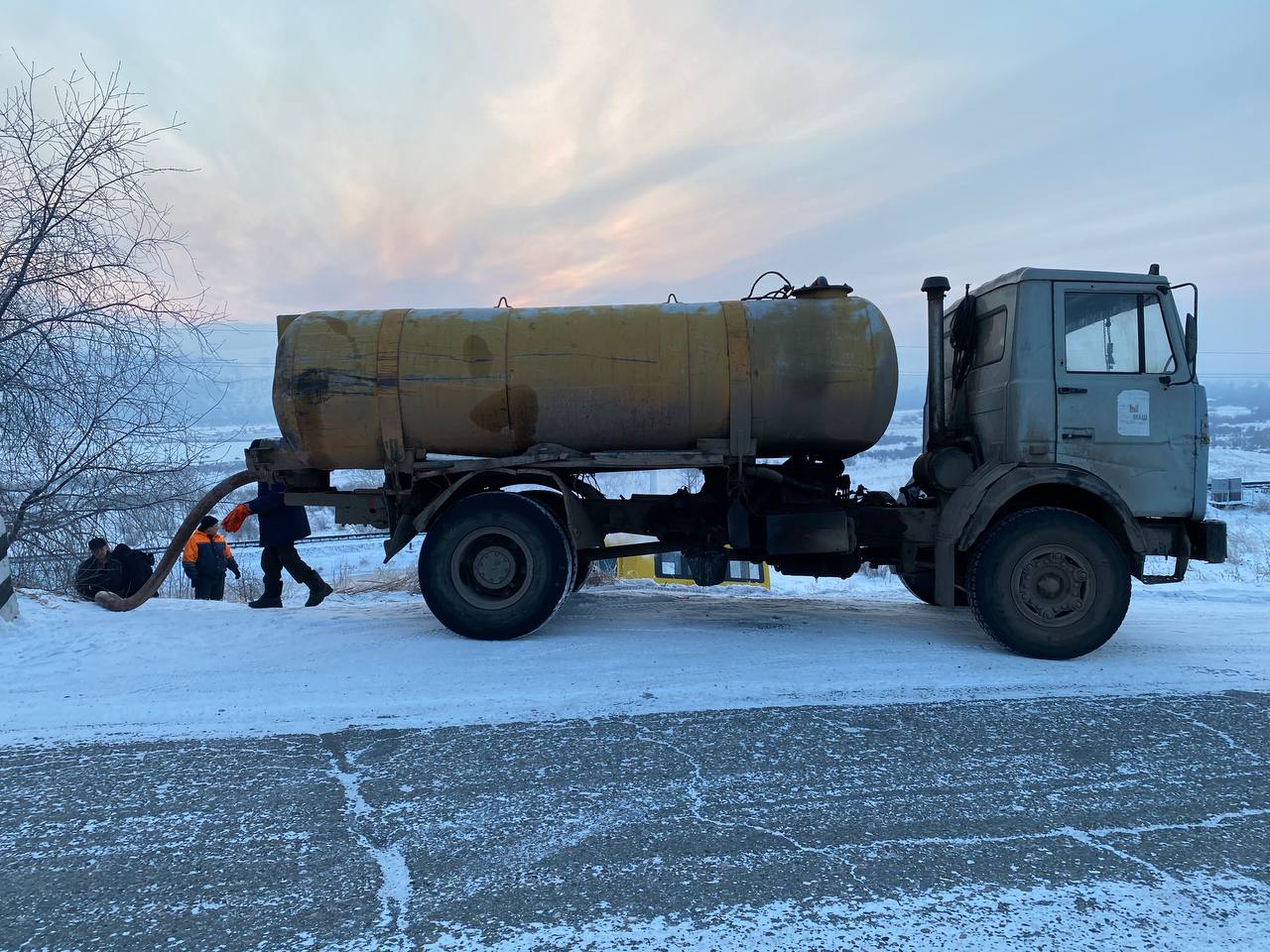 Порыв на очистных сооружениях в Копьёво (Орджоникидзевский р-н) -бежит колодец Порыв на очистных сооружениях в Копьёво (Орджоникидзевский р-н) -бежит колодец
