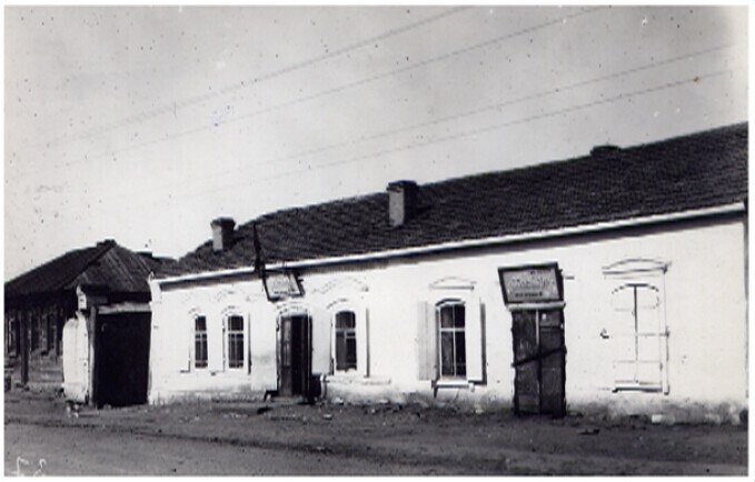 Интересно, что жилые дома в Абакане в тридцатых годах строили из разбираемых в других поселениях построек