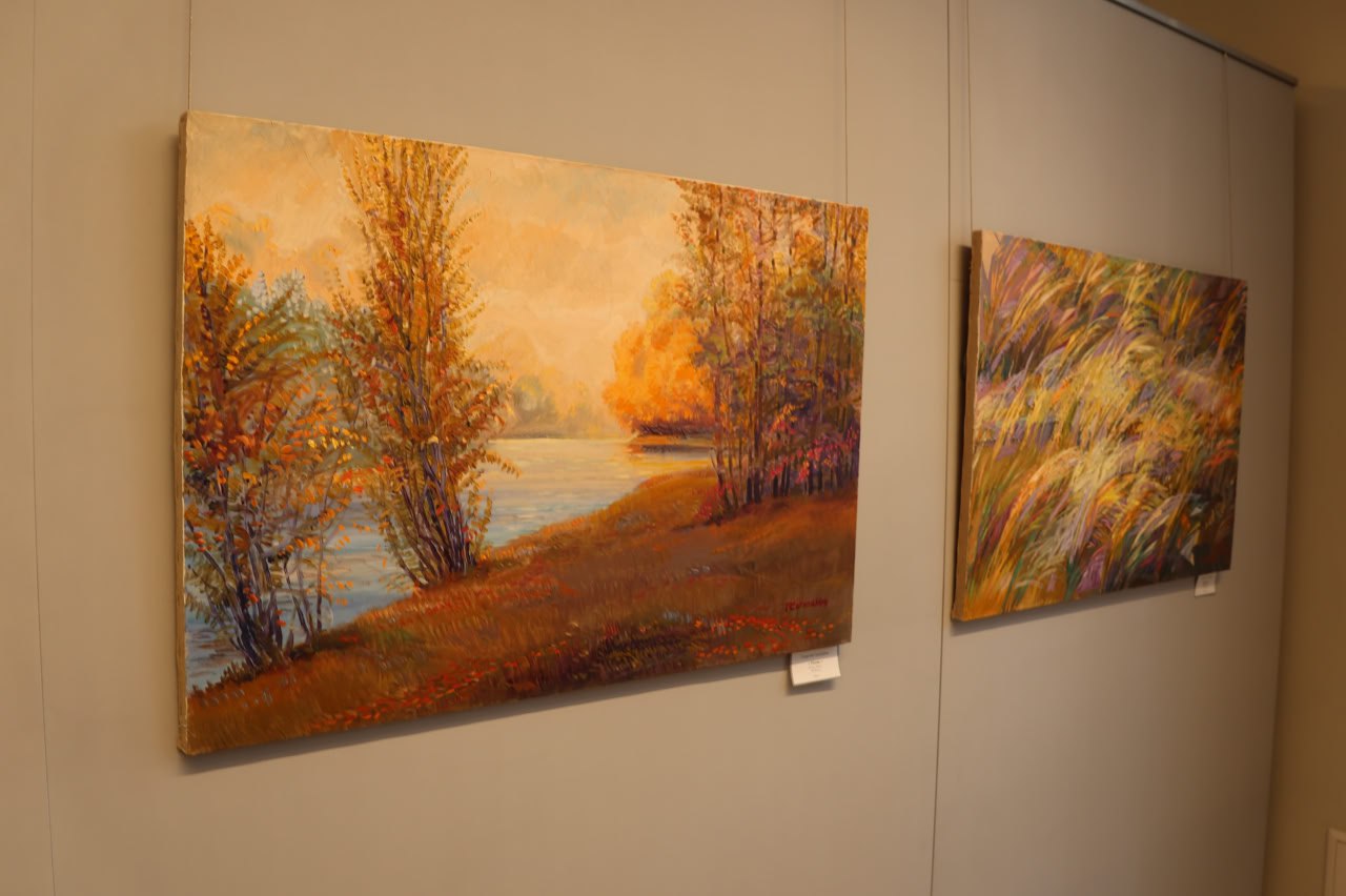 В выставочном зале Детской художественной школы имени Дмитрия Иннокентьевича Каратанова открылась долгожданная выставка живописи и графики «Сквозь тысячелетия» Заслуженного работника культуры Хакасии, члена Союза художников... В выставочном зале Детской художественной школы имени Дмитрия Иннокентьевича Каратанова открылась долгожданная выставка живописи и графики «Сквозь тысячелетия» Заслуженного работника культуры Хакасии, члена Союза художников...