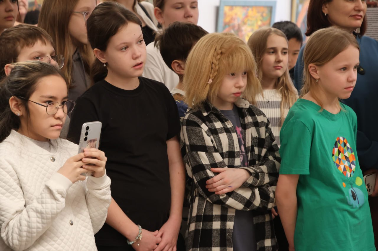 В выставочном зале Детской художественной школы имени Дмитрия Иннокентьевича Каратанова открылась долгожданная выставка живописи и графики «Сквозь тысячелетия» Заслуженного работника культуры Хакасии, члена Союза художников... В выставочном зале Детской художественной школы имени Дмитрия Иннокентьевича Каратанова открылась долгожданная выставка живописи и графики «Сквозь тысячелетия» Заслуженного работника культуры Хакасии, члена Союза художников...