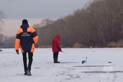 НА ВОДОЁМАХ ХАКАСИИ ЛЁД ПРОДОЛЖАЕТ КРЕПЧАТЬ
