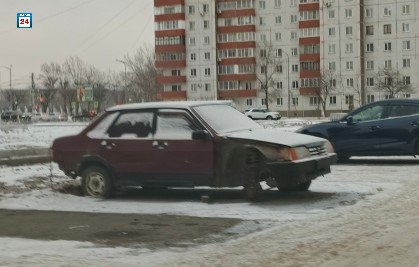 Без колес, бампера и с разбитым окном: очередной автохлам вывезли городские коммунальщики с парковки в Абакане Без колес, бампера и с разбитым окном: очередной автохлам вывезли городские коммунальщики с парковки в Абакане