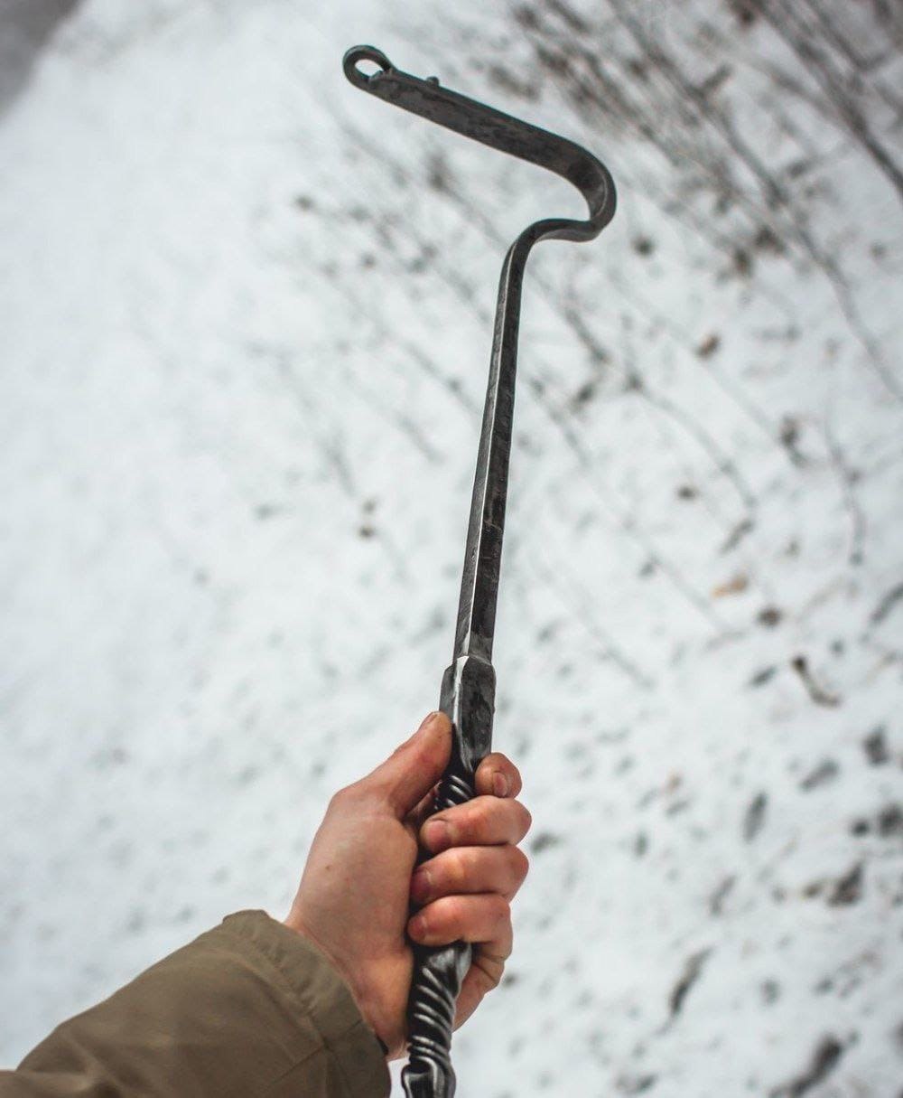 На кочерге: в селе Аскиз посиделки с алкоголем закончились телесными повреждениями