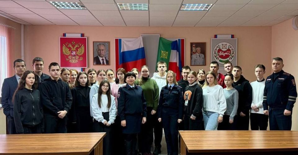 «Студенческий десант» добрался до самых отдаленных уголков Хакасии: к акции присоединились полицейские Орджоникидзевского района