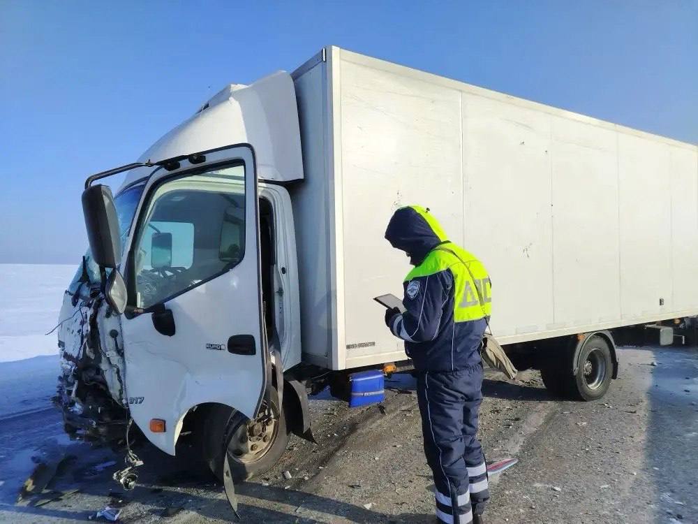 Смертельное ДТП на красноярской трассе, погибли два человека Смертельное ДТП на красноярской трассе, погибли два человека