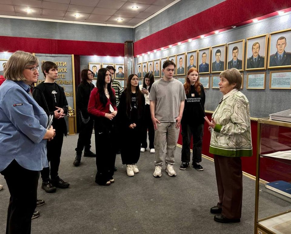 Об истории и современности полицейской профессии студенты Хакасского политехнического колледжа узнали в стенах МВД по Республике Хакасия