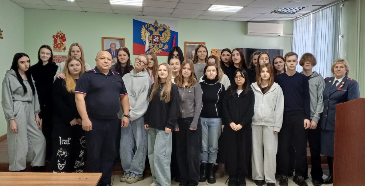 Полицейские Саяногорска присоединились к акции «Студенческий десант»