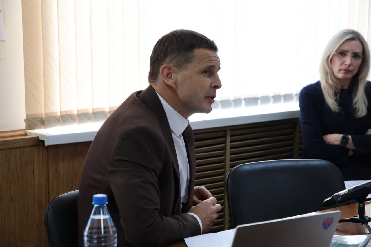 Городские троллейбусы в 2025 году перевезли около 4 миллионов пассажиров: отчёт Главе города Абакана Алексею Лемину представил директор муниципального предприятия «Троллейбусное управление» Виктор Шевцов Городские троллейбусы в 2025 году перевезли около 4 миллионов пассажиров: отчёт Главе города Абакана Алексею Лемину представил директор муниципального предприятия «Троллейбусное управление» Виктор Шевцов