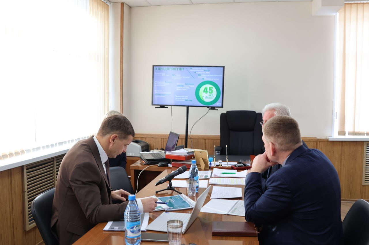 Городские троллейбусы в 2025 году перевезли около 4 миллионов пассажиров: отчёт Главе города Абакана Алексею Лемину представил директор муниципального предприятия «Троллейбусное управление» Виктор Шевцов