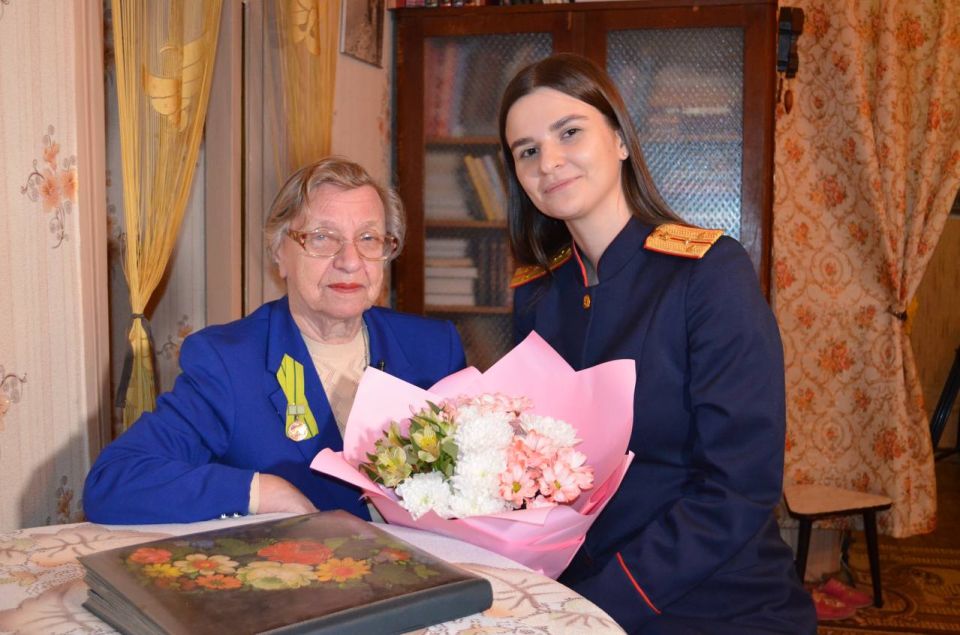 Сотрудники Главного следственного управления навестили жительницу блокадного Ленинграда