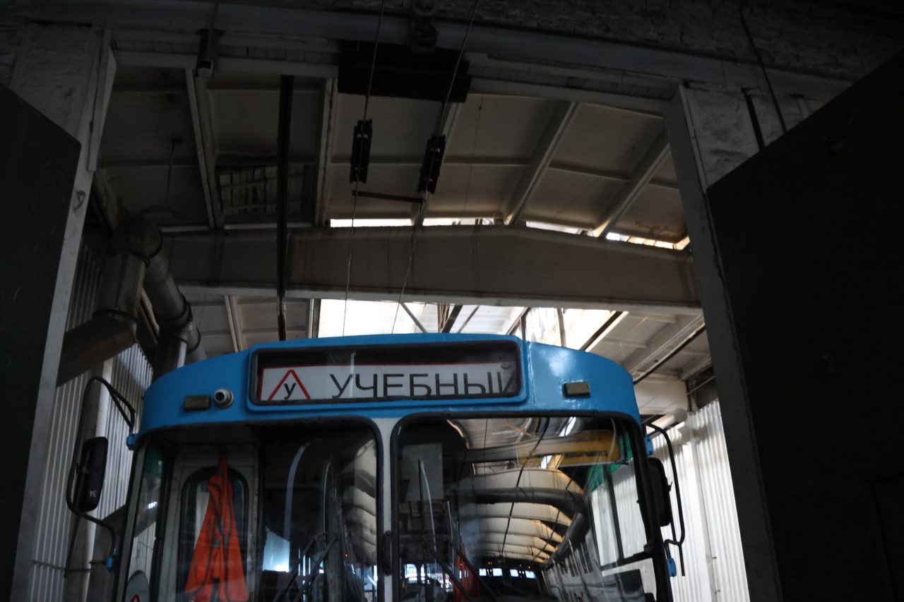 Городские троллейбусы в 2025 году перевезли около 4 миллионов пассажиров: отчёт Главе города Абакана Алексею Лемину представил директор муниципального предприятия «Троллейбусное управление» Виктор Шевцов Городские троллейбусы в 2025 году перевезли около 4 миллионов пассажиров: отчёт Главе города Абакана Алексею Лемину представил директор муниципального предприятия «Троллейбусное управление» Виктор Шевцов