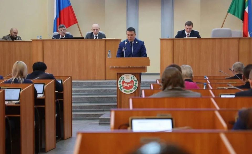 Сегодня, 28 января 2026 г., исполняющий обязанности прокурора Республики Хакасия Антон Ан на сессии Верховного Совета Республики Хакасия представил законопроект «О дополнительных основаниях признания безнадежной к взысканию...