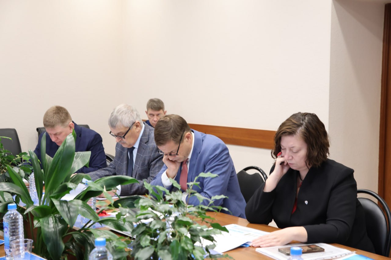 Акционерное общество «Абаканские электрические сети» отчиталось перед Главой города Абакана Алексеем Леминым и профильными руководителями городской администрации о деятельности в 2025 году Акционерное общество «Абаканские электрические сети» отчиталось перед Главой города Абакана Алексеем Леминым и профильными руководителями городской администрации о деятельности в 2025 году