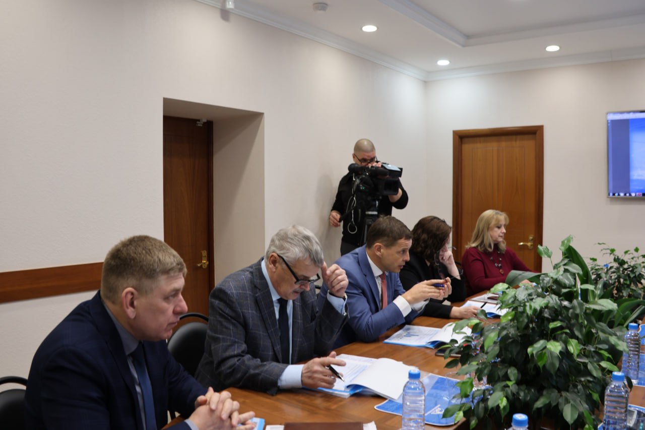 Акционерное общество «Абаканские электрические сети» отчиталось перед Главой города Абакана Алексеем Леминым и профильными руководителями городской администрации о деятельности в 2025 году Акционерное общество «Абаканские электрические сети» отчиталось перед Главой города Абакана Алексеем Леминым и профильными руководителями городской администрации о деятельности в 2025 году