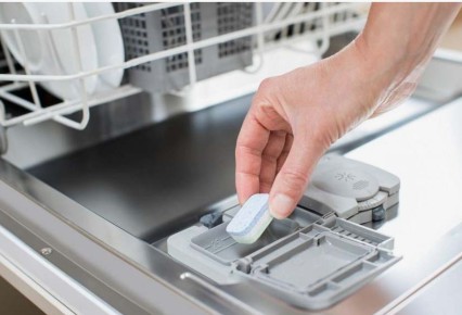 Как выбор моющего влияет на результаты в посудомойке: риски, виды и простые советы