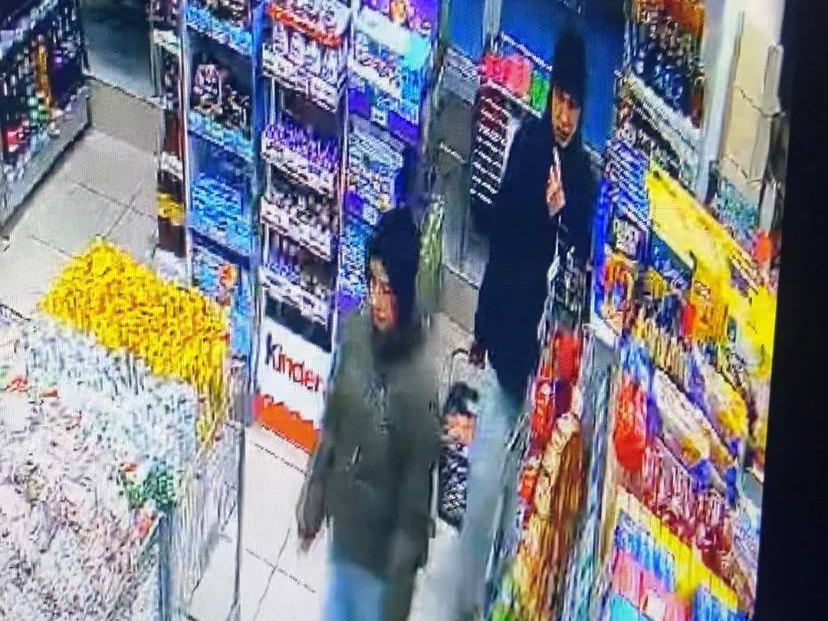 Внимание, розыск!. В УМВД России по г. Абакану поступило заявление представителя одного из сетевых магазинов о том, что из филиала, расположенного по адресу: г. Абакан ул. Ленина 100, был похищен товар – продукты питания...