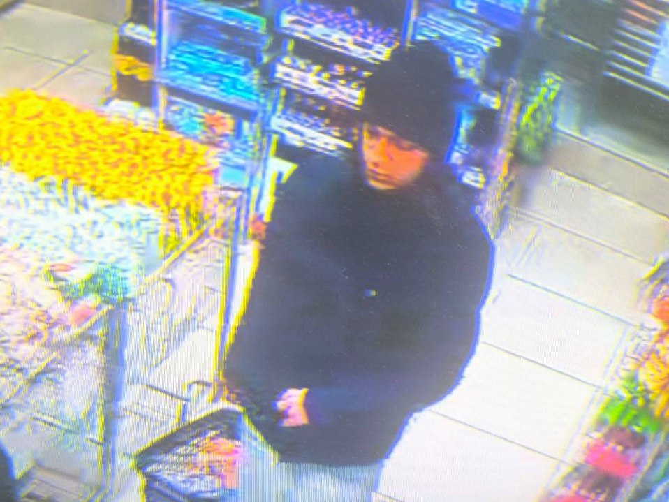 Внимание, розыск!. В УМВД России по г. Абакану поступило заявление представителя одного из сетевых магазинов о том, что из филиала, расположенного по адресу: г. Абакан ул. Ленина 100, был похищен товар – продукты питания... Внимание, розыск!. В УМВД России по г. Абакану поступило заявление представителя одного из сетевых магазинов о том, что из филиала, расположенного по адресу: г. Абакан ул. Ленина 100, был похищен товар – продукты питания...